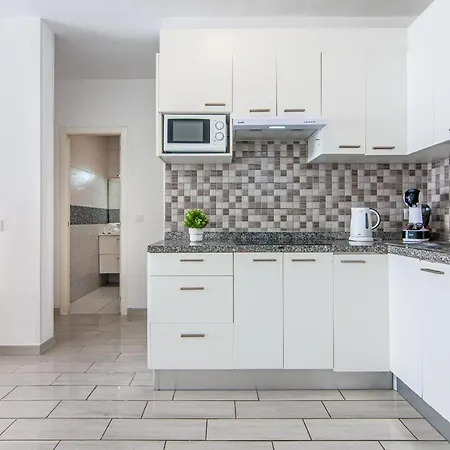 2 Bedroom Playa De Americas شقة *