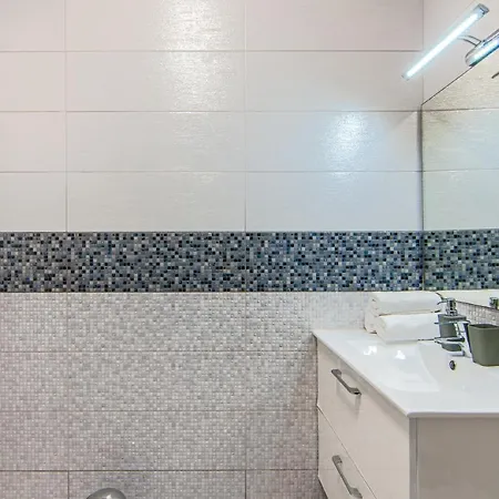 2 Bedroom Playa De Americas Apartmán *